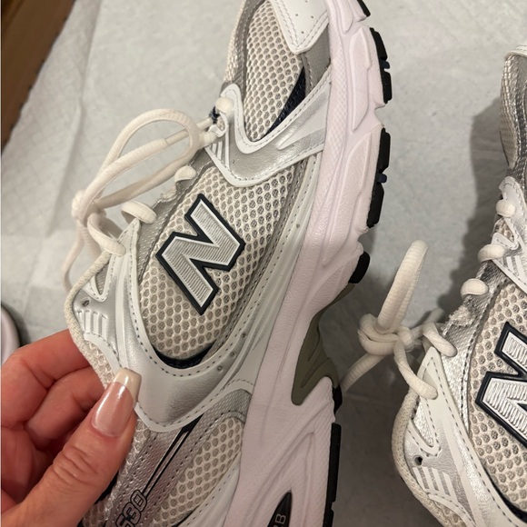 New balance - Picture 4 of 5